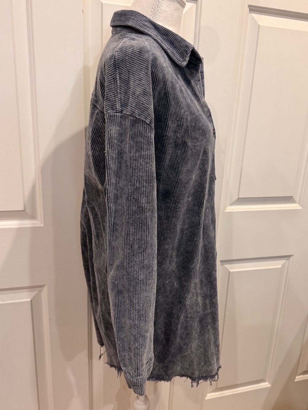 POL Gray Corduroy Oversized Raw Hem Button Down Shacket Tunic Large - Picture 7 of 9